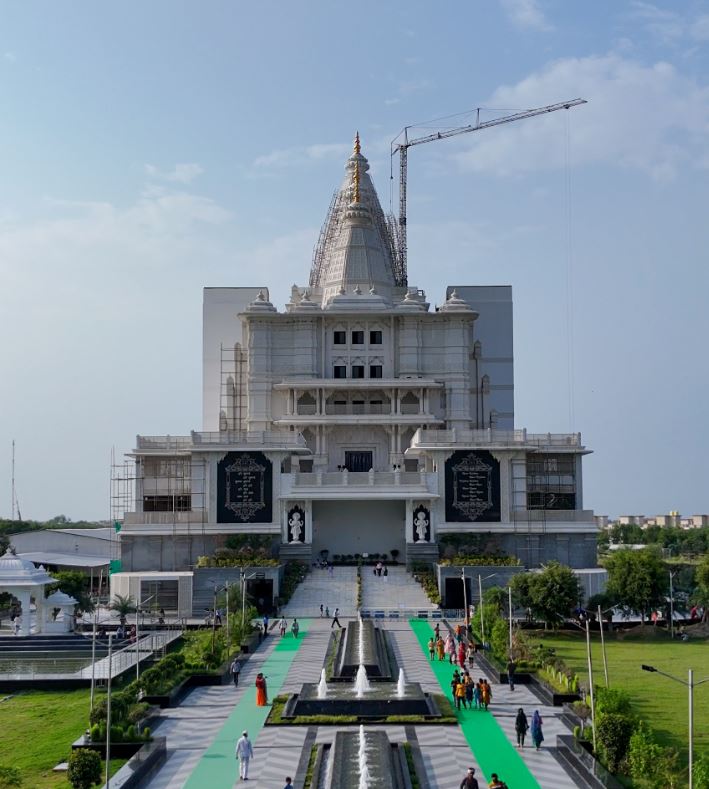 Vrindavan Chandrodaya Mandir and its gardens